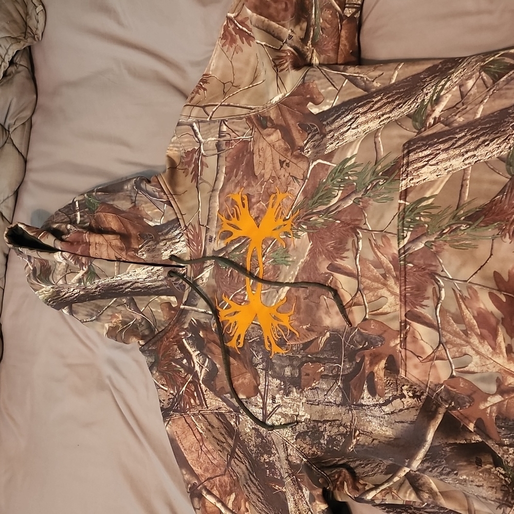 Under Armour hooded sweatshirt, size XL